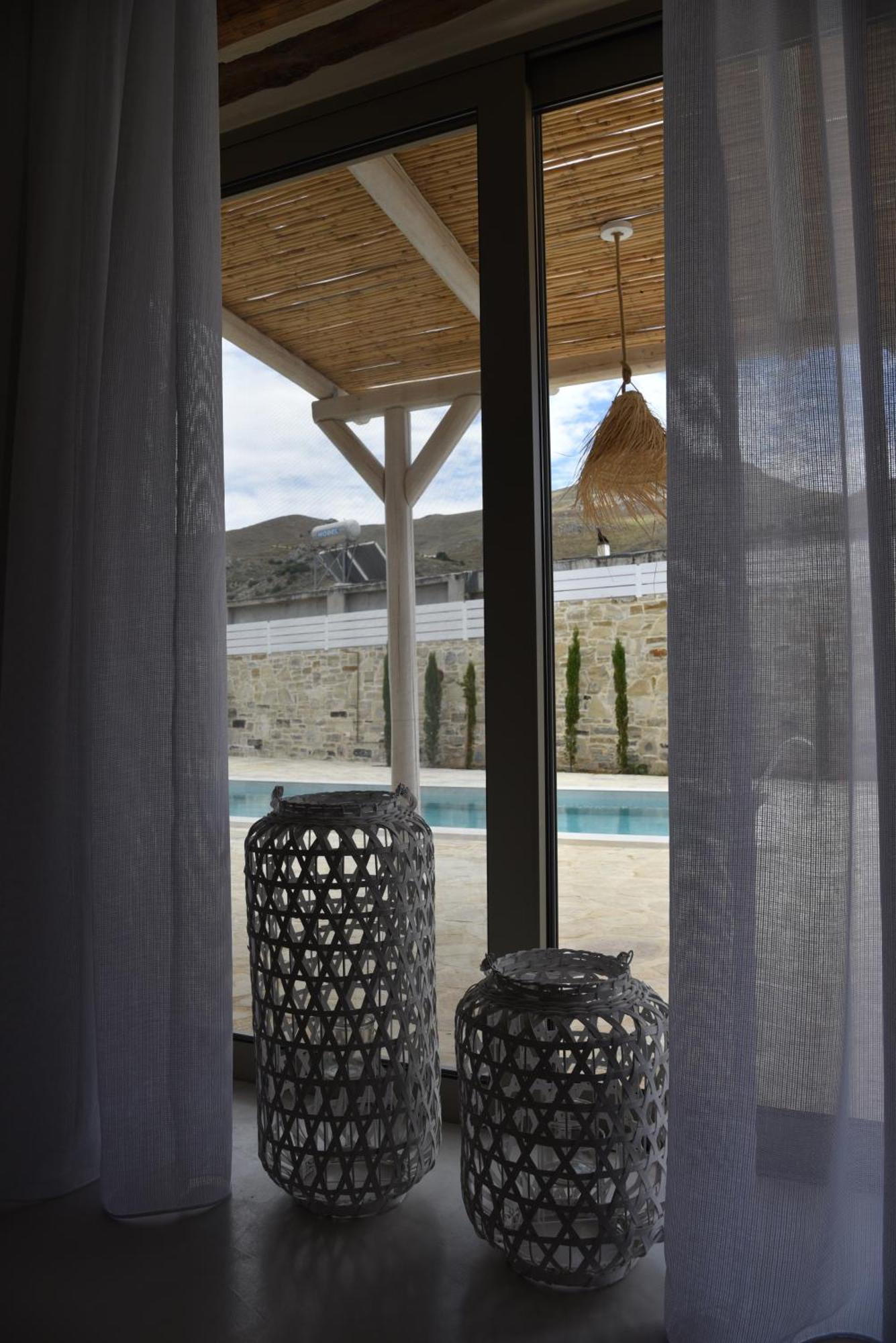 Laini Luxury Suites Pombia Εξωτερικό φωτογραφία