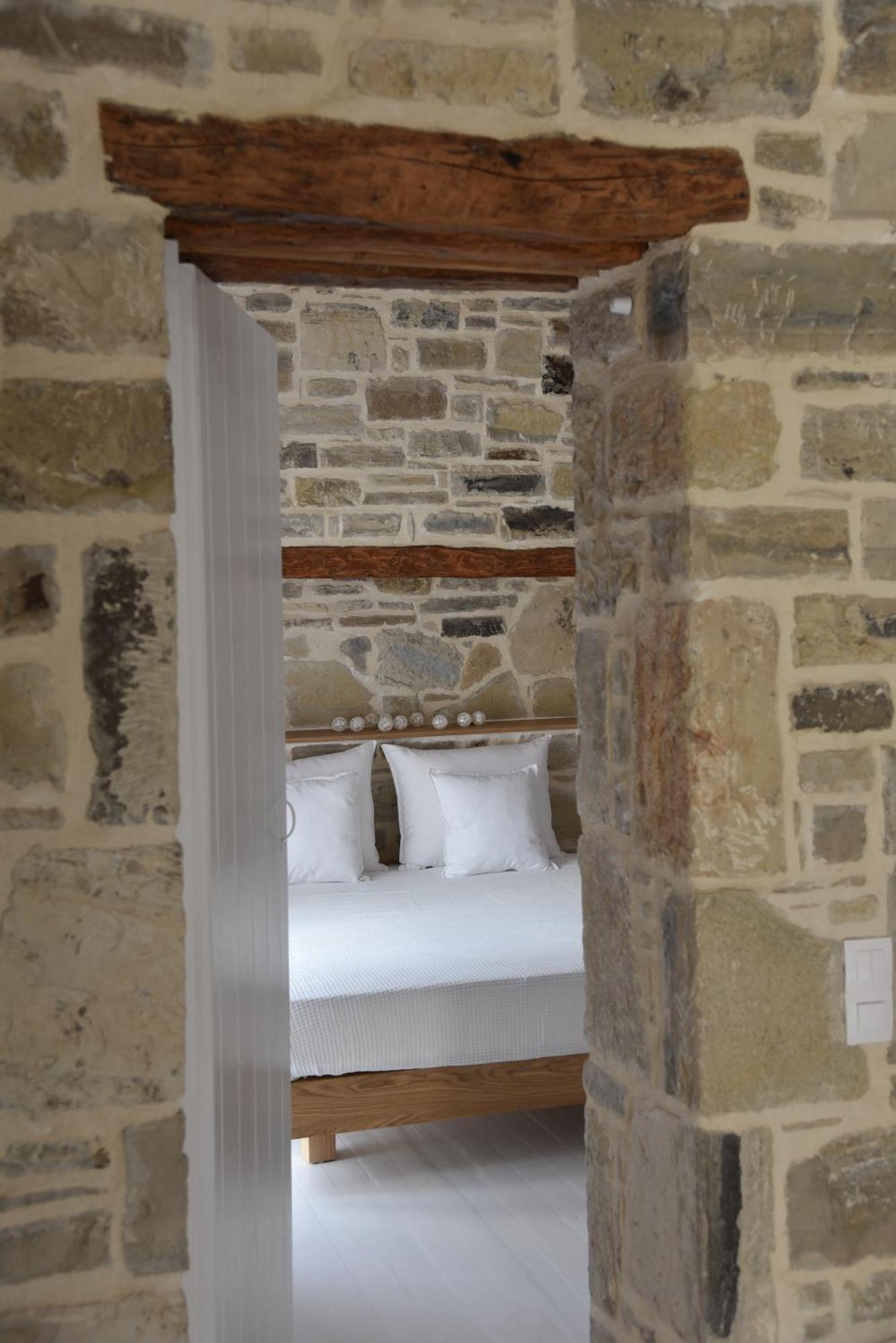 Laini Luxury Suites Pombia Εξωτερικό φωτογραφία