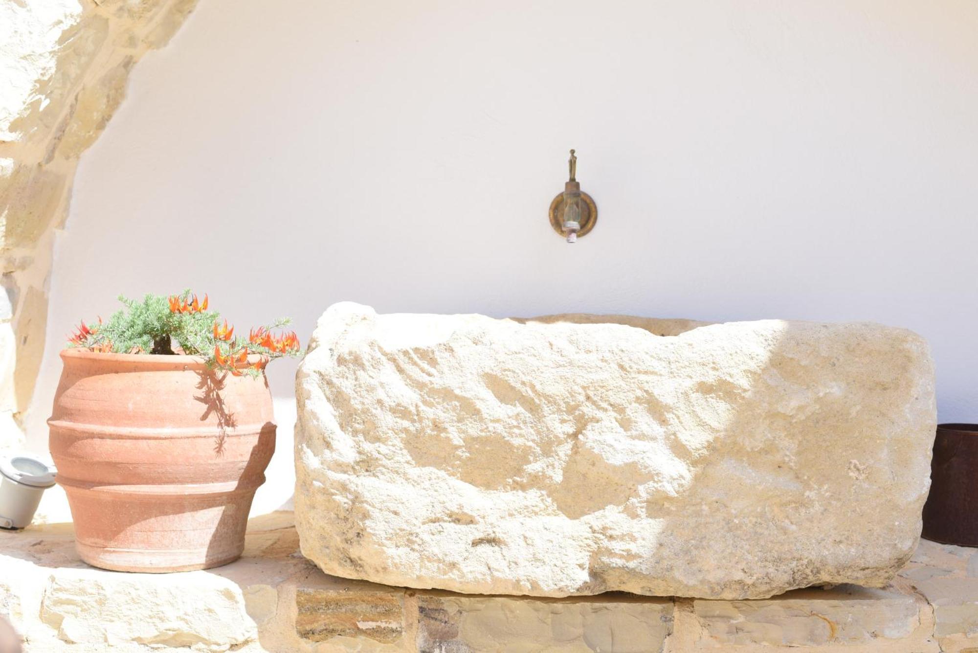 Laini Luxury Suites Pombia Εξωτερικό φωτογραφία